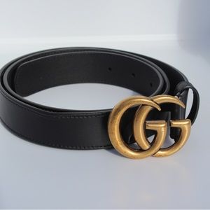 Style ‎414516 AP00T 1000
A slim leather belt with our signature Double G buckle.